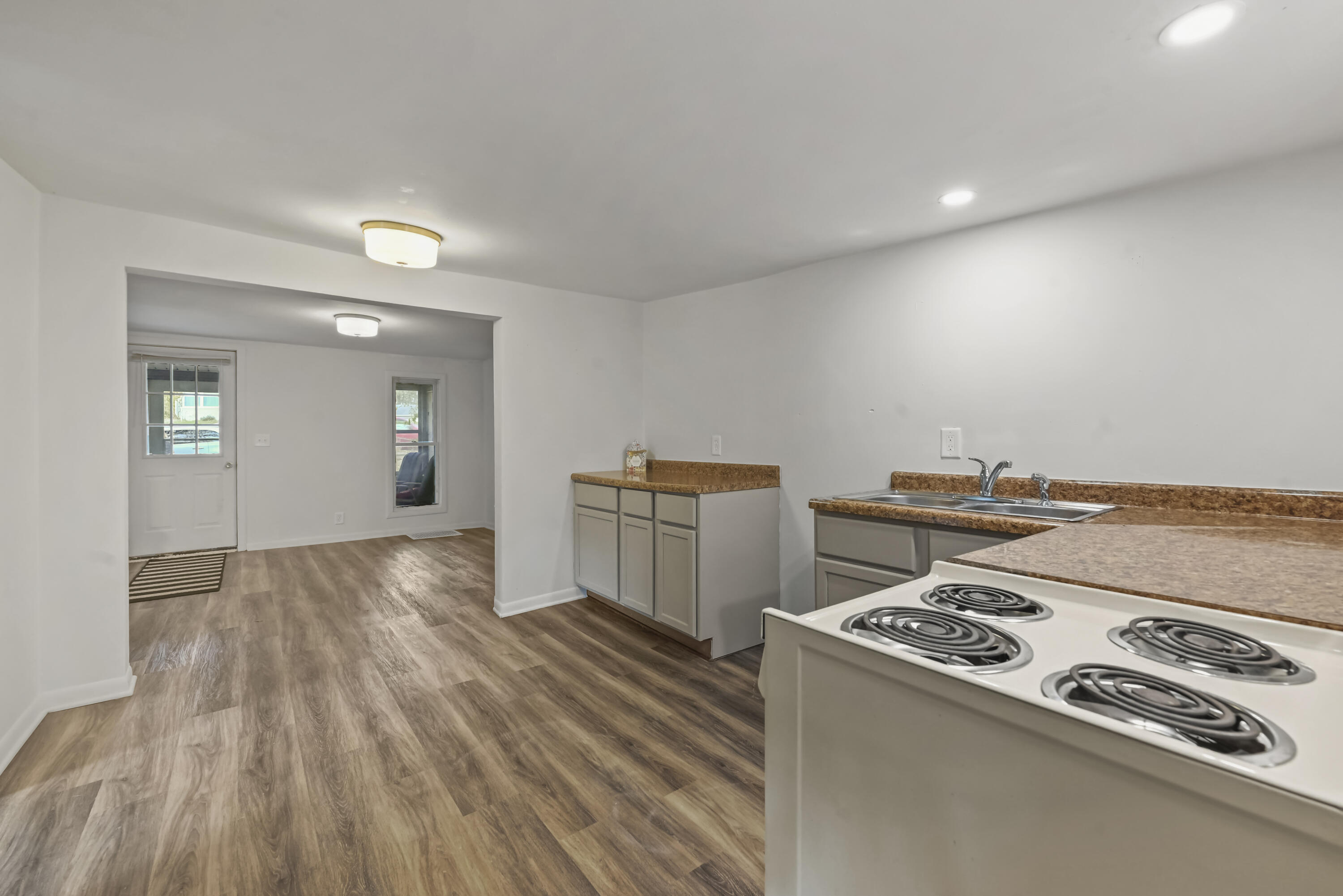 411 Hinckley Boulevard