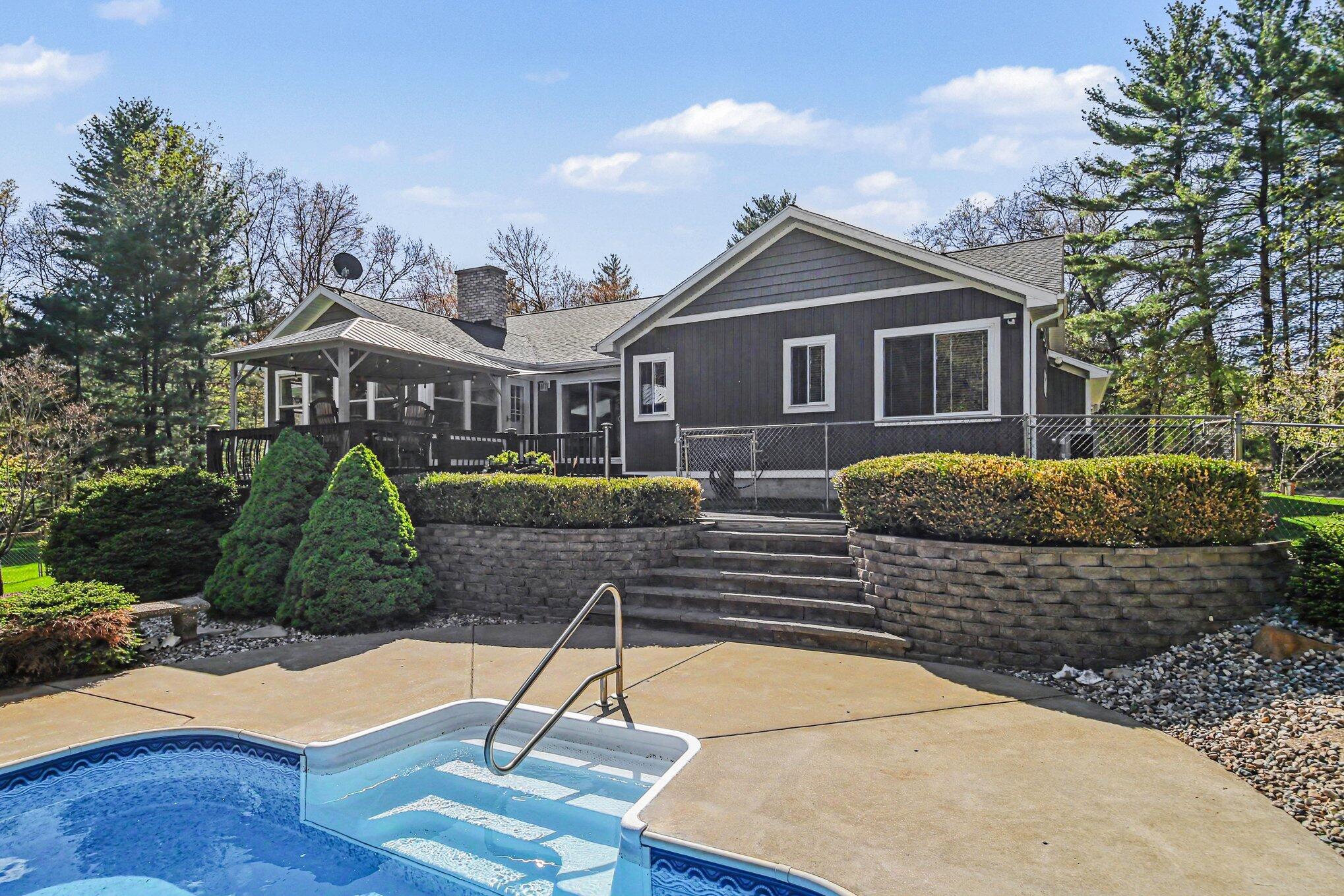 11010 Lincoln Lake Road NE
