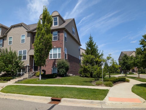 Photo of 333 Glenhurst Boulevard #9, Rochester Hills City, MI 48307 (MLS # 20261060515)