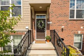 333 Glenhurst Boulevard 9