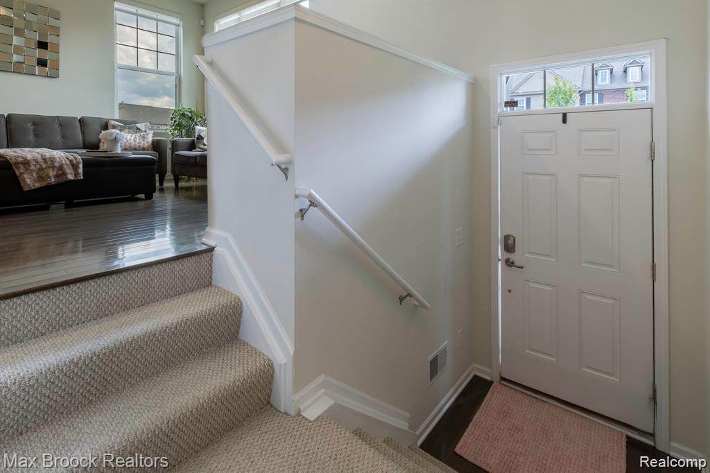 333 Glenhurst Boulevard 9