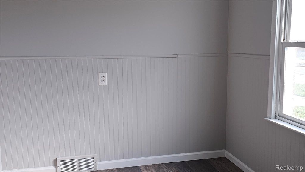 Photo of 19587 Waltham Street, Detroit City, MI 48205 (MLS # 20261027367)