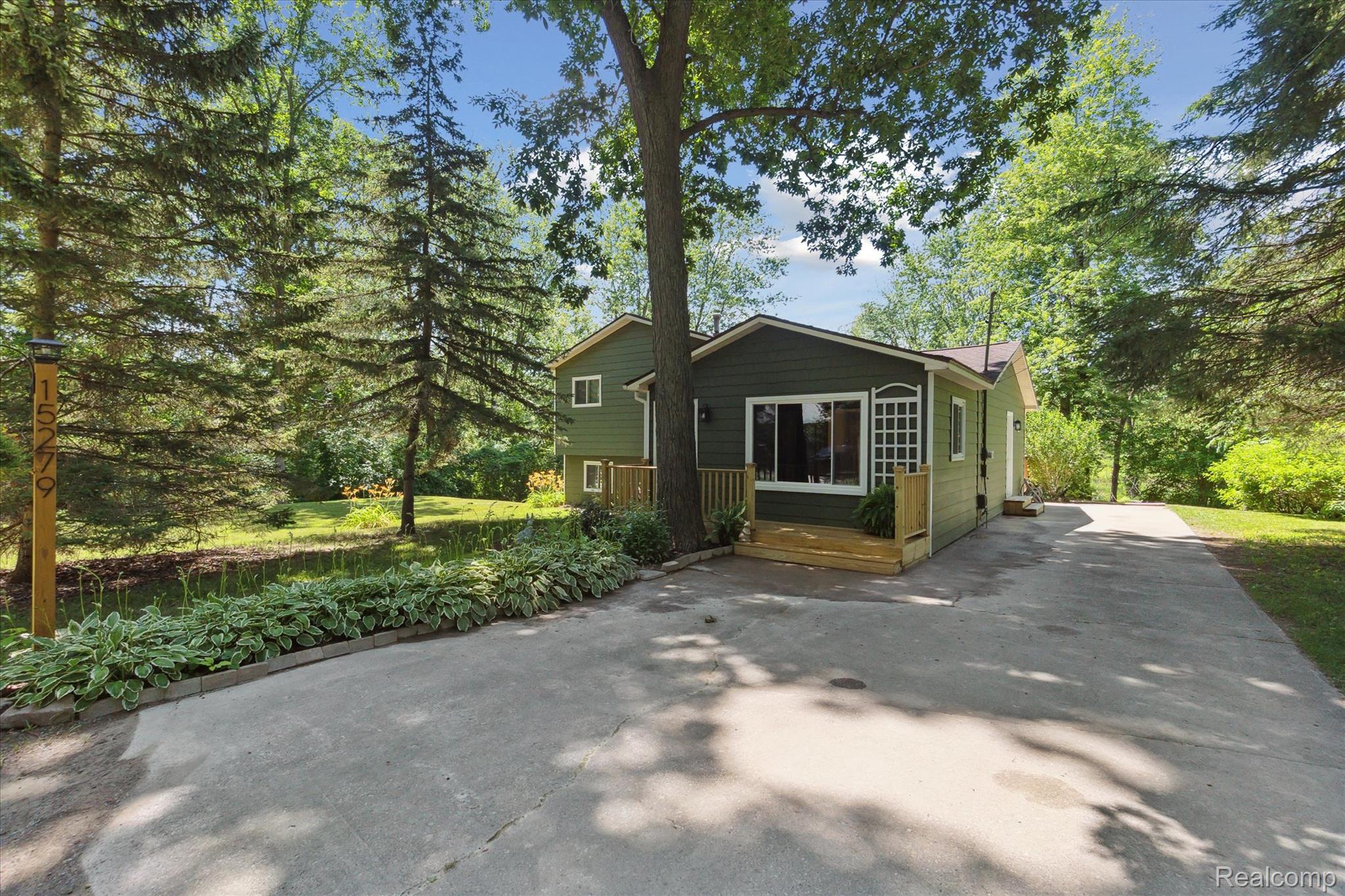 15279 Outer Drive