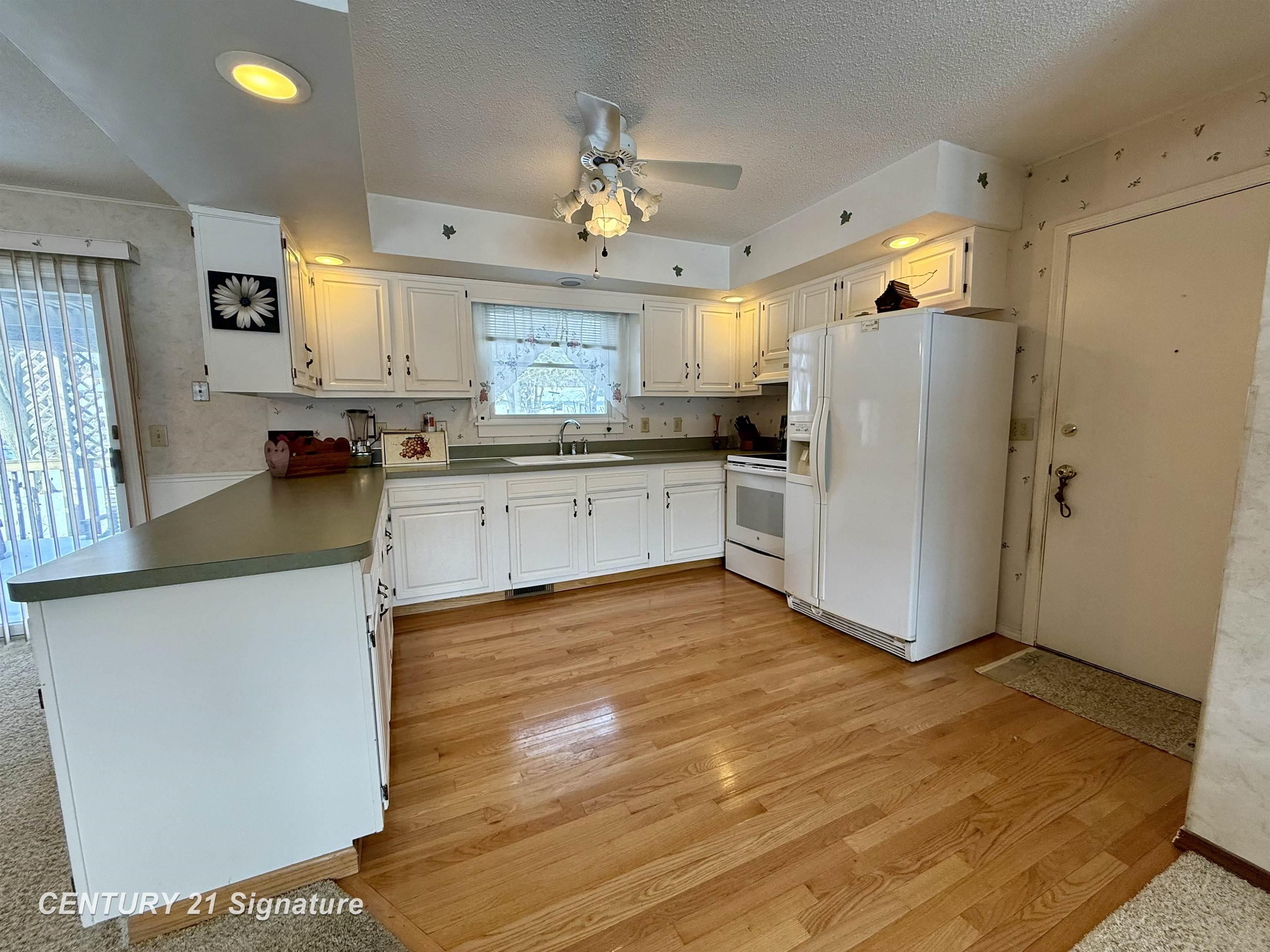 1697 Thunderbird Drive