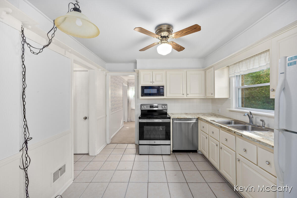 1043 Floral Avenue SE