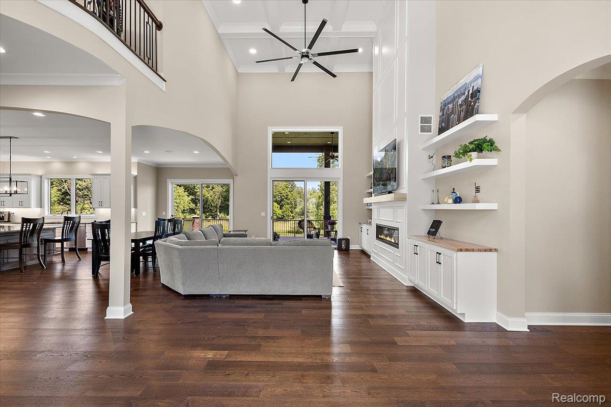 6301 Bridle Path