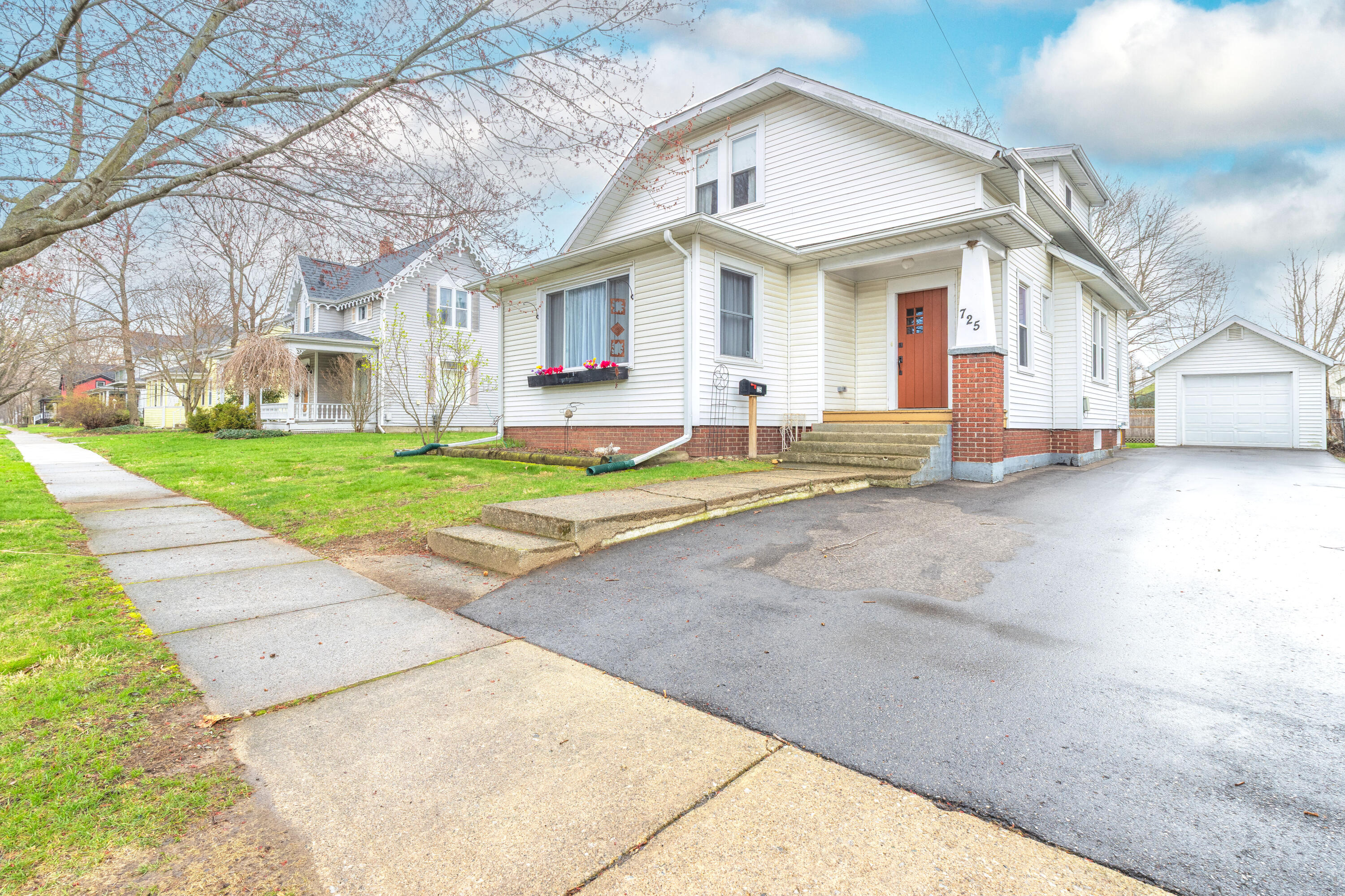 725 W Mansion Street