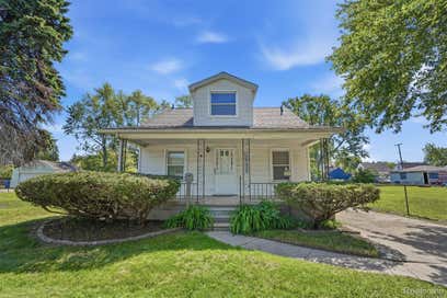 21966 Curie Avenue Warren City MI 48091