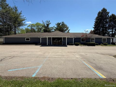 5850 DIXIE Highway B Independence Charter Township MI 48346