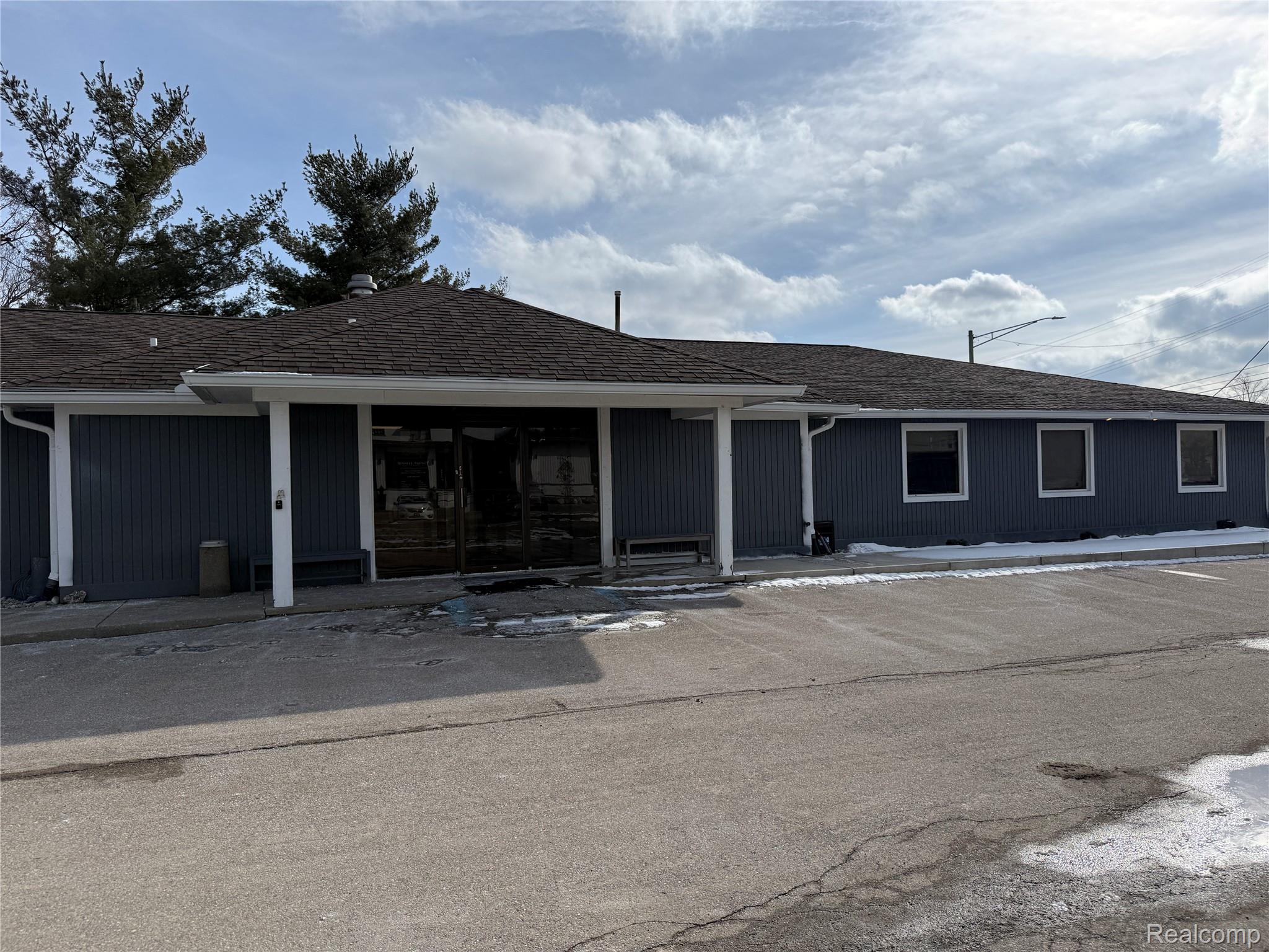 5850 DIXIE Highway B