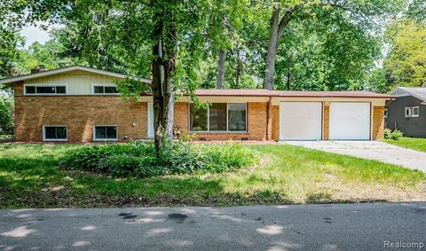 Photo of 46254 Custer Avenue, Utica City, MI 48317 (MLS # 81025051330)