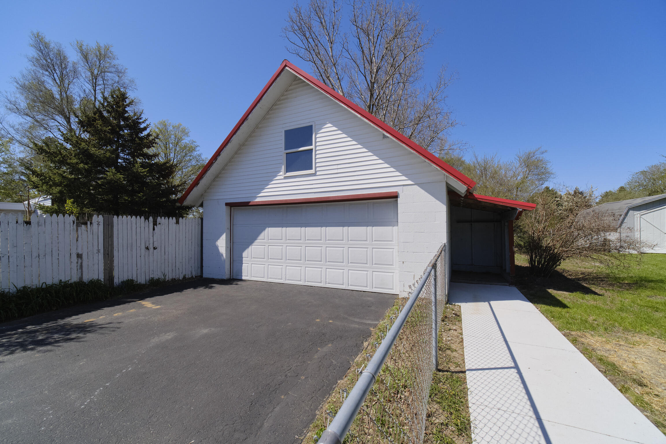 923 Maple Street