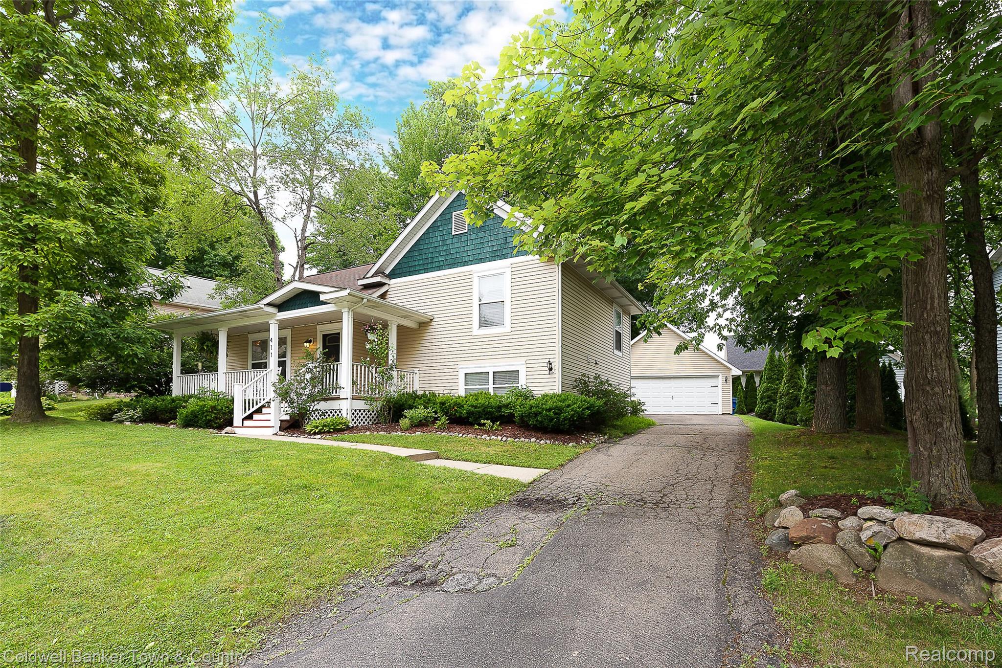 411 Springwell Lane