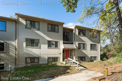 1697 Riverside Drive 15 Rochester Hills City MI 48309