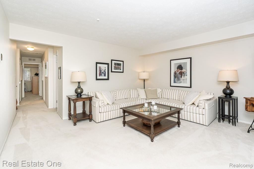 1697 Riverside Drive 15