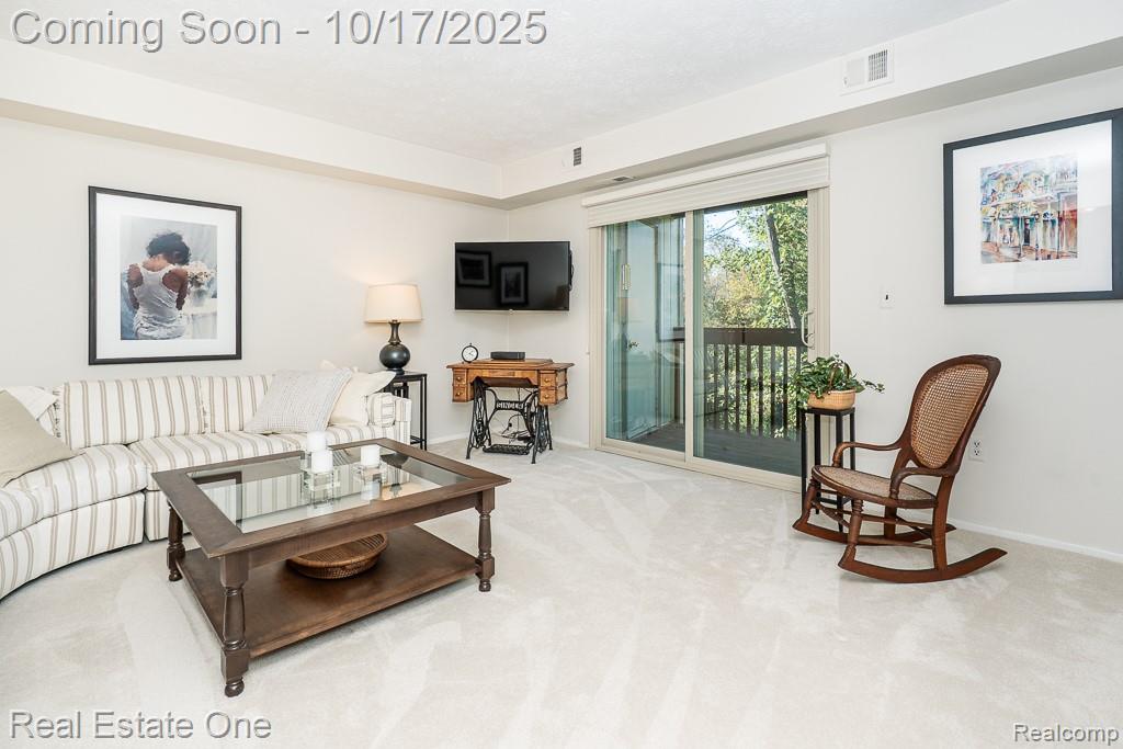 1697 Riverside Drive 15