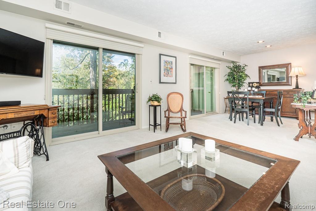 1697 Riverside Drive 15