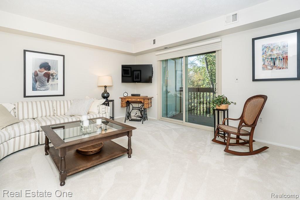 1697 Riverside Drive 15