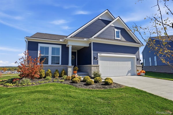 1562 MOSS DR, MILFORD, MI 48381 - Image aee1fee4839ab7680eb022fb5b7b1da1/1167083550
