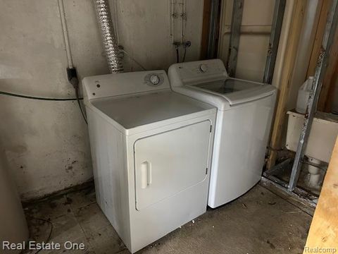 Tiny photo for 942 Hogarth Avenue, Waterford Charter Township, MI 48328 (MLS # 20261009909)