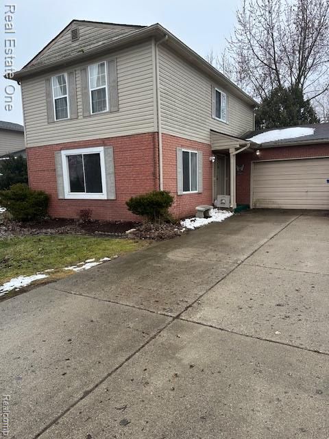 Photo of 942 Hogarth Avenue, Waterford Charter Township, MI 48328 (MLS # 20261009909)