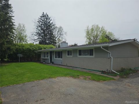 2121 S Commerce Road Wolverine Lake Village MI 48390