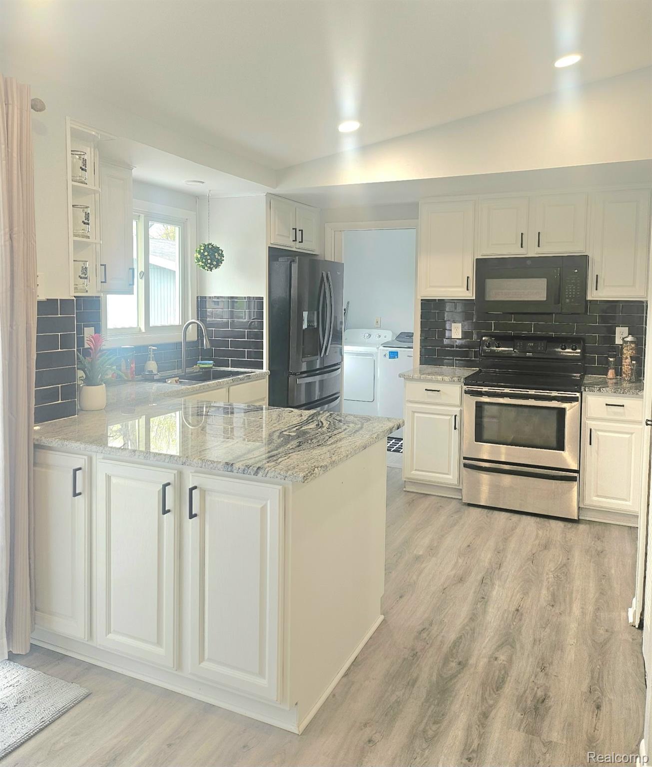 2121 S Commerce Road