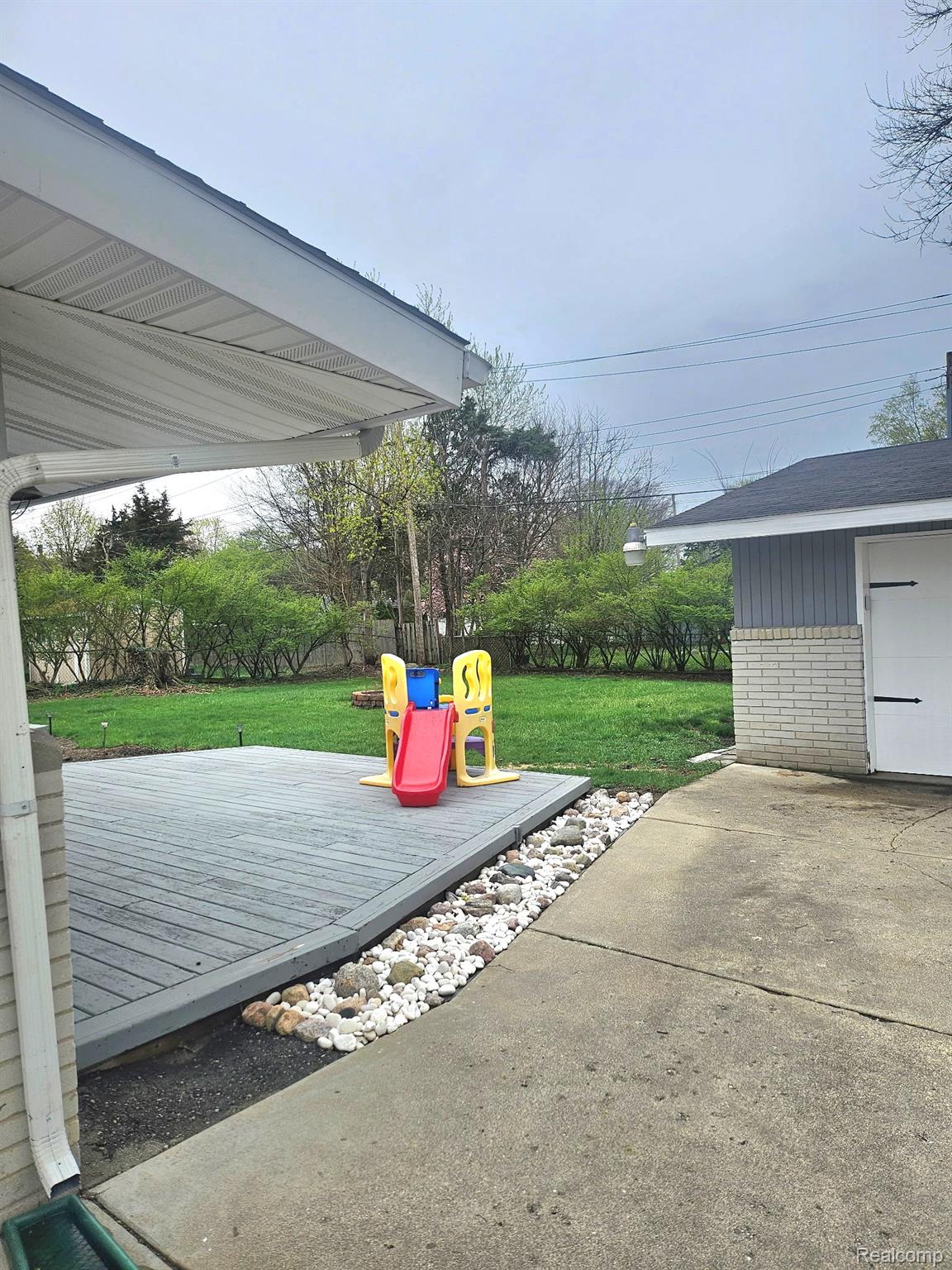 2121 S Commerce Road