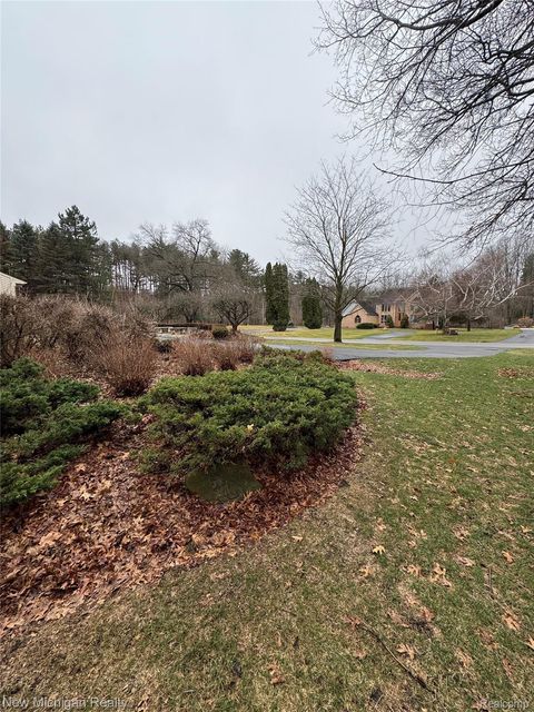 Tiny photo for 3989 S Shore Drive, Commerce Charter Township, MI 48382 (MLS # 20261016491)