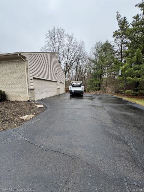 Tiny photo for 3989 S Shore Drive, Commerce Charter Township, MI 48382 (MLS # 20261016491)