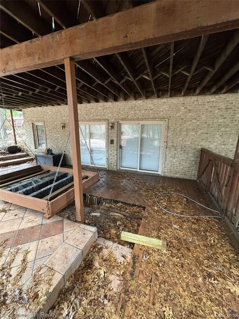 Tiny photo for 3989 S Shore Drive, Commerce Charter Township, MI 48382 (MLS # 20261016491)