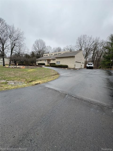 Tiny photo for 3989 S Shore Drive, Commerce Charter Township, MI 48382 (MLS # 20261016491)