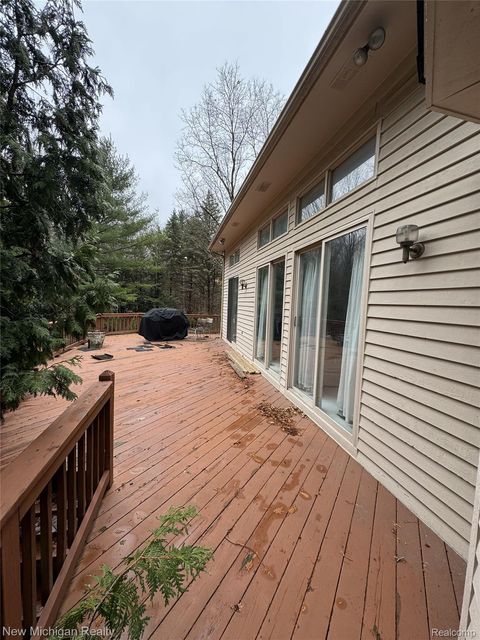 Tiny photo for 3989 S Shore Drive, Commerce Charter Township, MI 48382 (MLS # 20261016491)