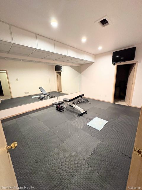 Tiny photo for 3989 S Shore Drive, Commerce Charter Township, MI 48382 (MLS # 20261016491)