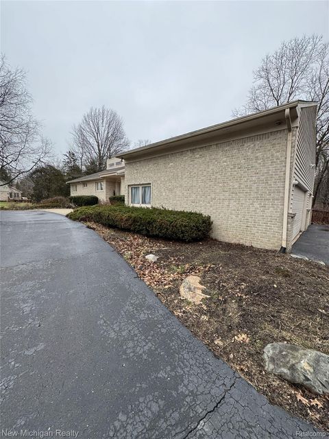 Tiny photo for 3989 S Shore Drive, Commerce Charter Township, MI 48382 (MLS # 20261016491)