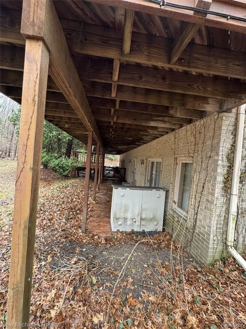 Tiny photo for 3989 S Shore Drive, Commerce Charter Township, MI 48382 (MLS # 20261016491)