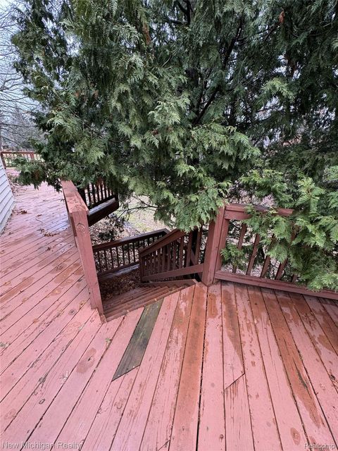 Tiny photo for 3989 S Shore Drive, Commerce Charter Township, MI 48382 (MLS # 20261016491)