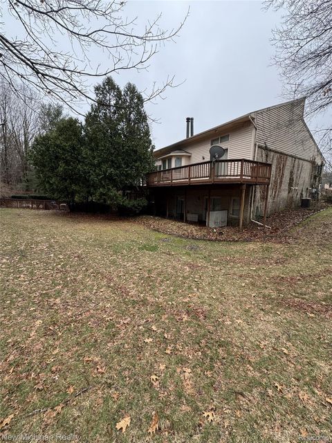 Tiny photo for 3989 S Shore Drive, Commerce Charter Township, MI 48382 (MLS # 20261016491)