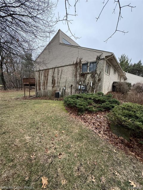 Tiny photo for 3989 S Shore Drive, Commerce Charter Township, MI 48382 (MLS # 20261016491)