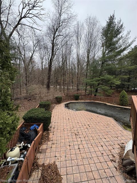 Tiny photo for 3989 S Shore Drive, Commerce Charter Township, MI 48382 (MLS # 20261016491)