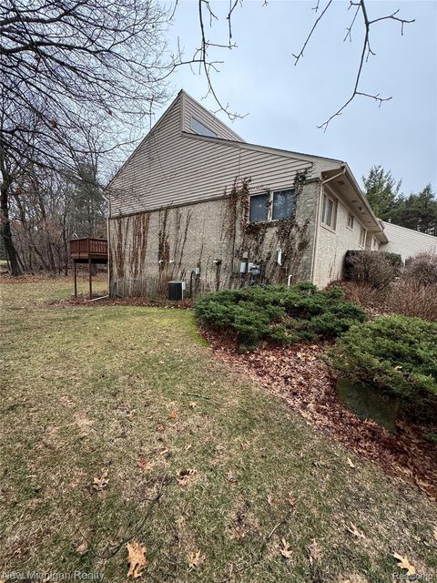 Tiny photo for 3989 S Shore Drive, Commerce Charter Township, MI 48382 (MLS # 20261016491)