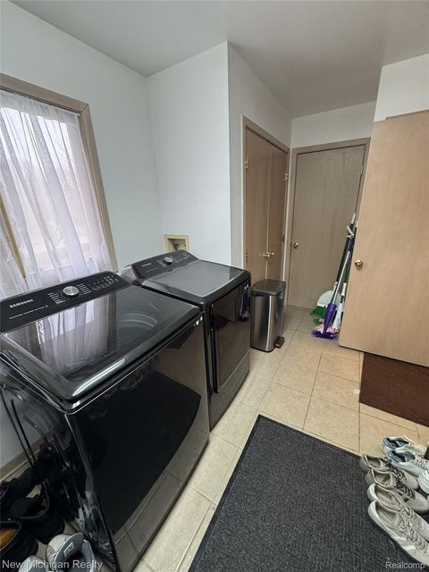 Tiny photo for 3989 S Shore Drive, Commerce Charter Township, MI 48382 (MLS # 20261016491)