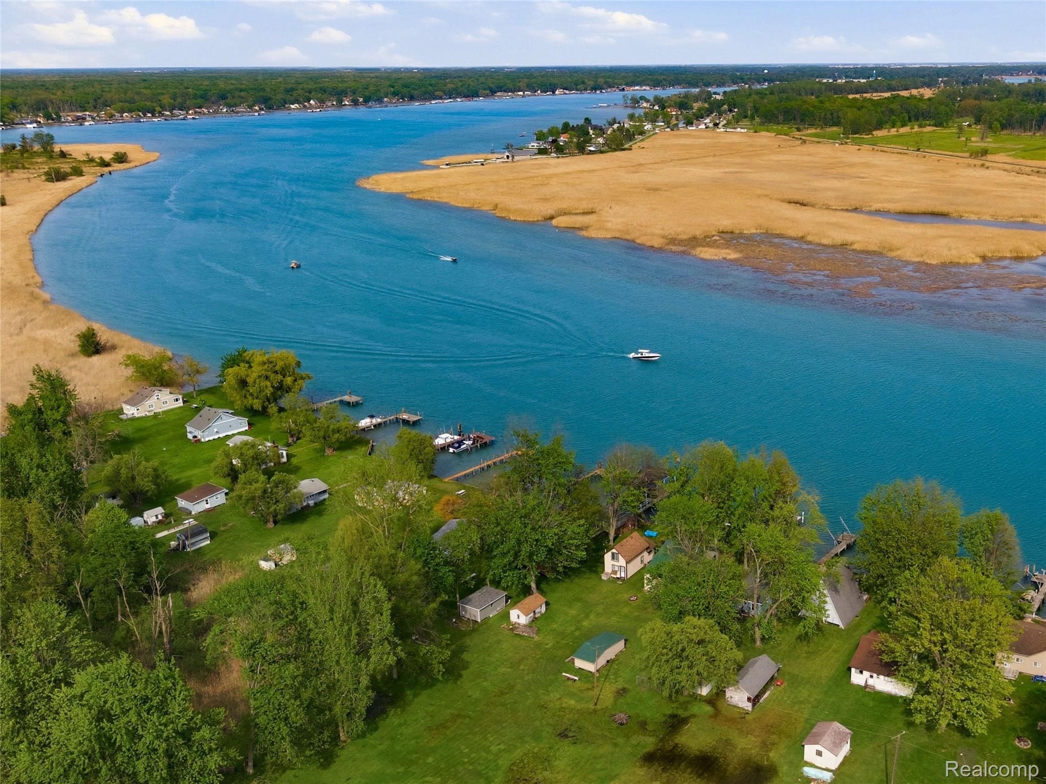 6556 Dickinson Island