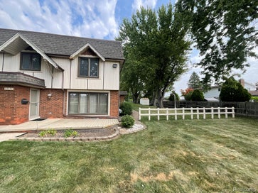 32450 Barclay Square Warren City MI 48093