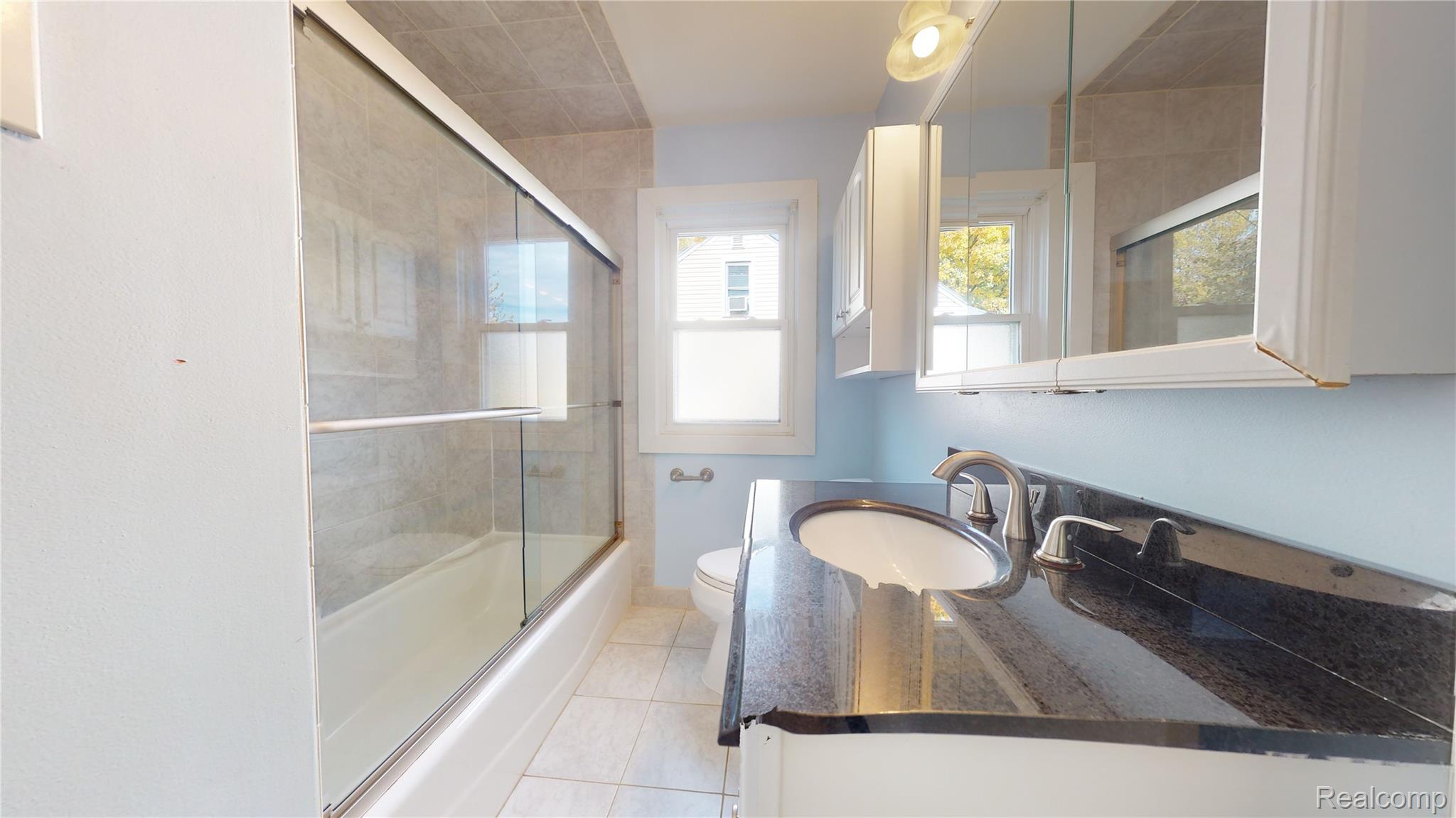 916 N Kenwood Avenue