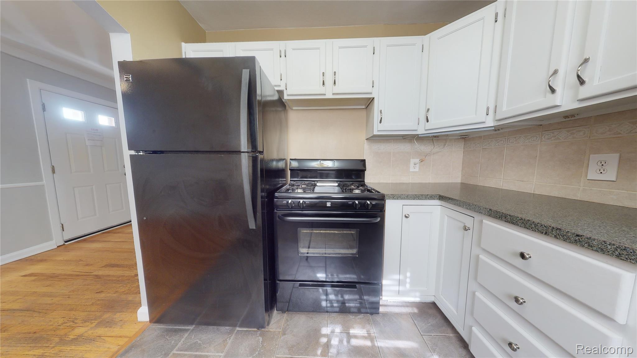 916 N Kenwood Avenue