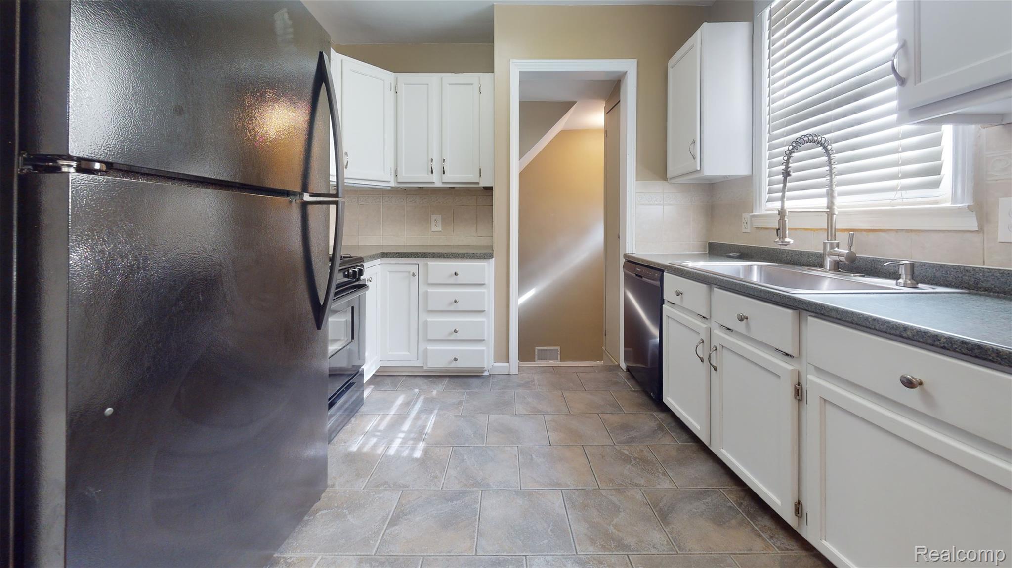 916 N Kenwood Avenue