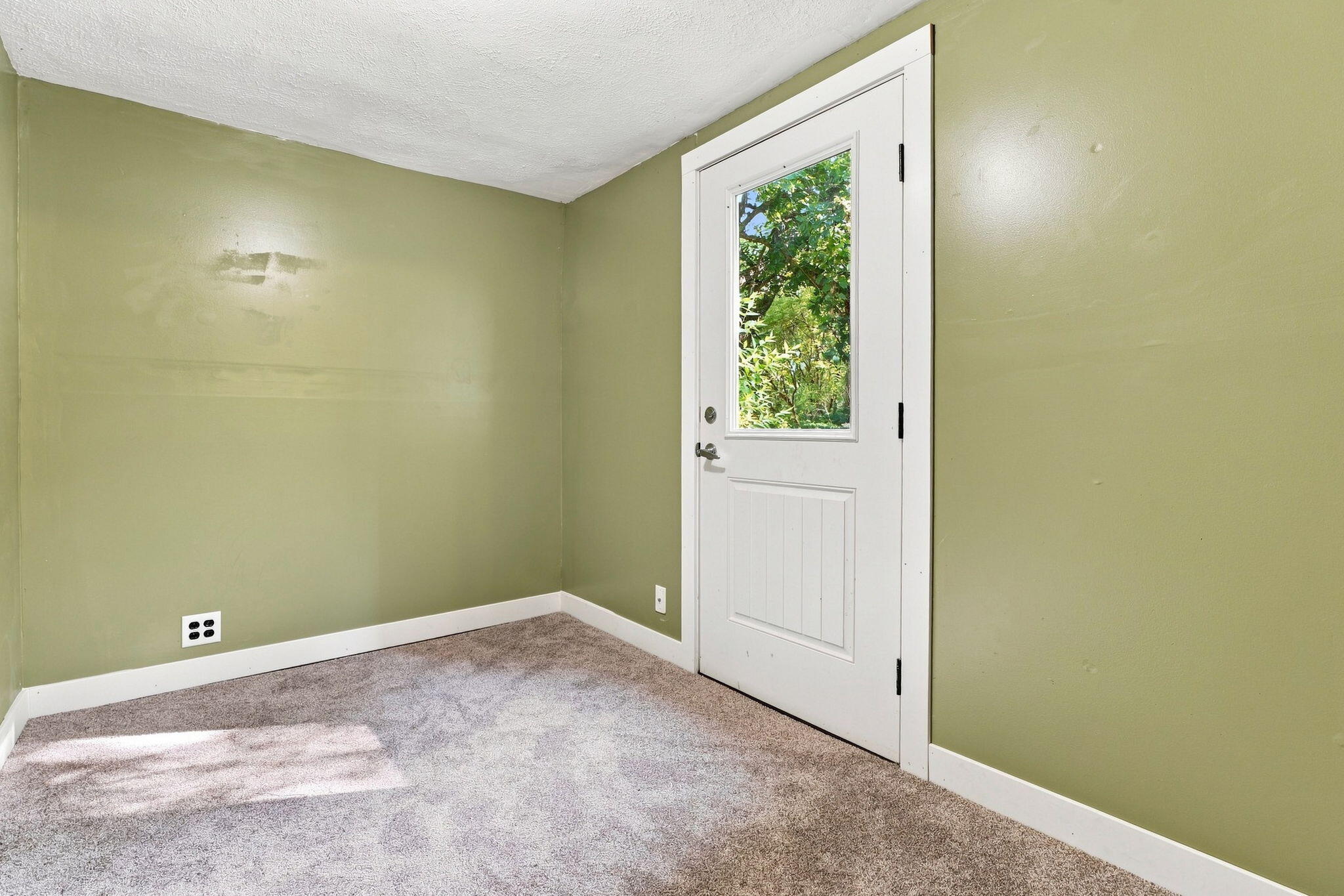 13921 Old 14 Mile Road NE