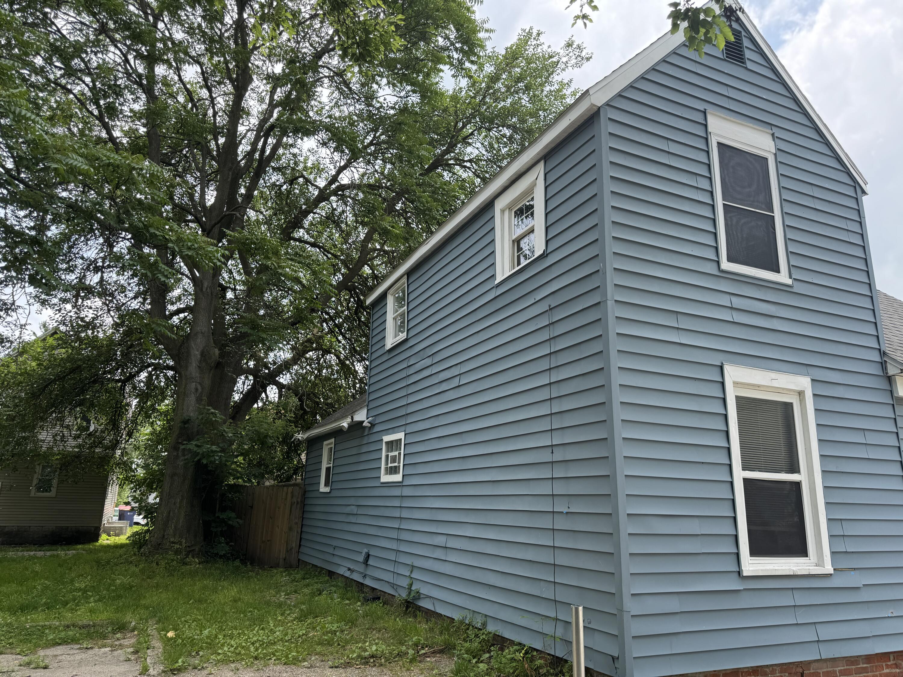 828 Isabella Court SE