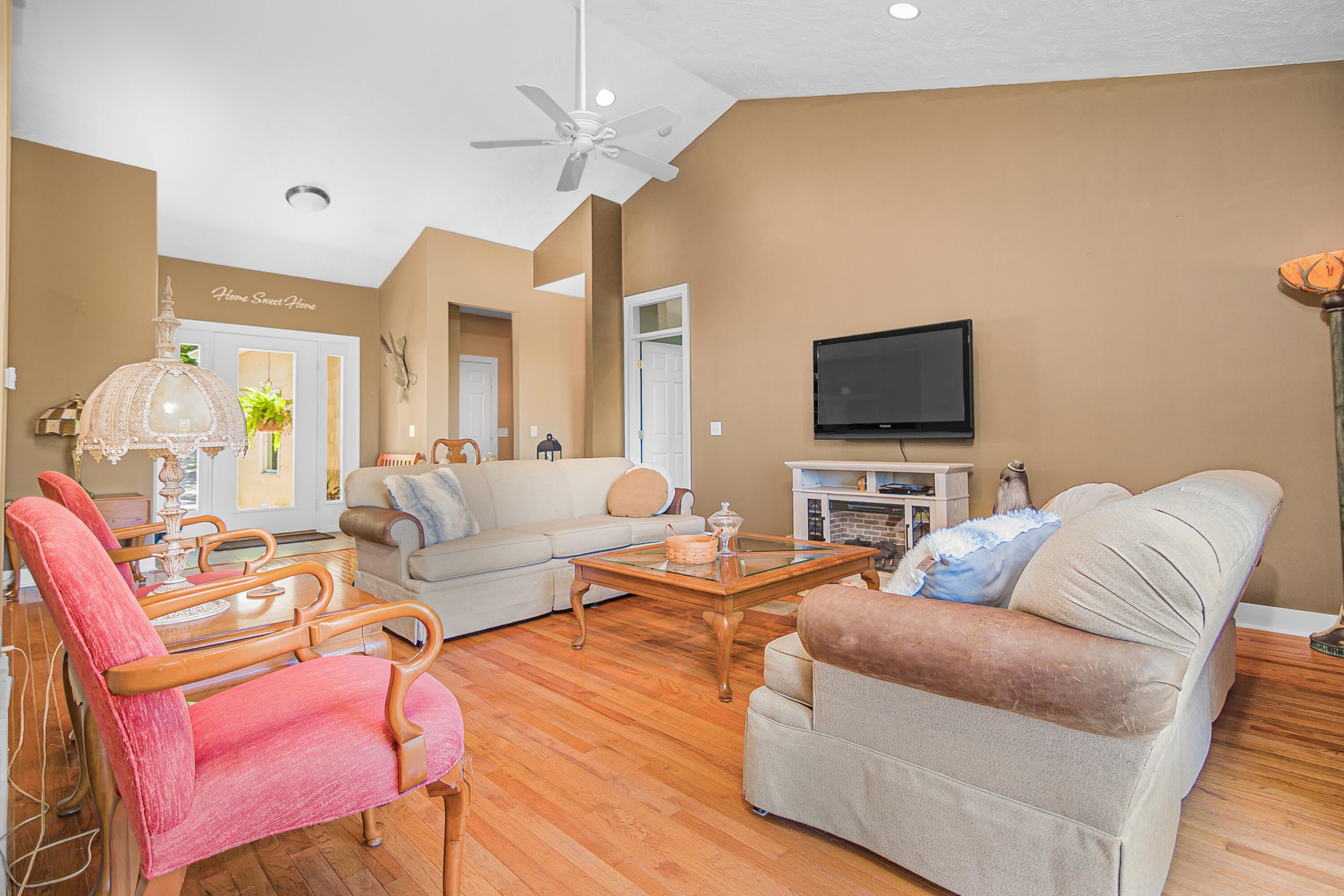8562 W Woodridge Drive